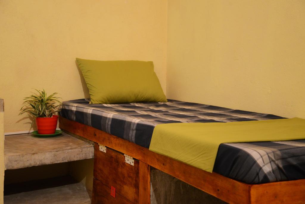 Jungle Beach Hostel Unawatuna Zimmer foto
