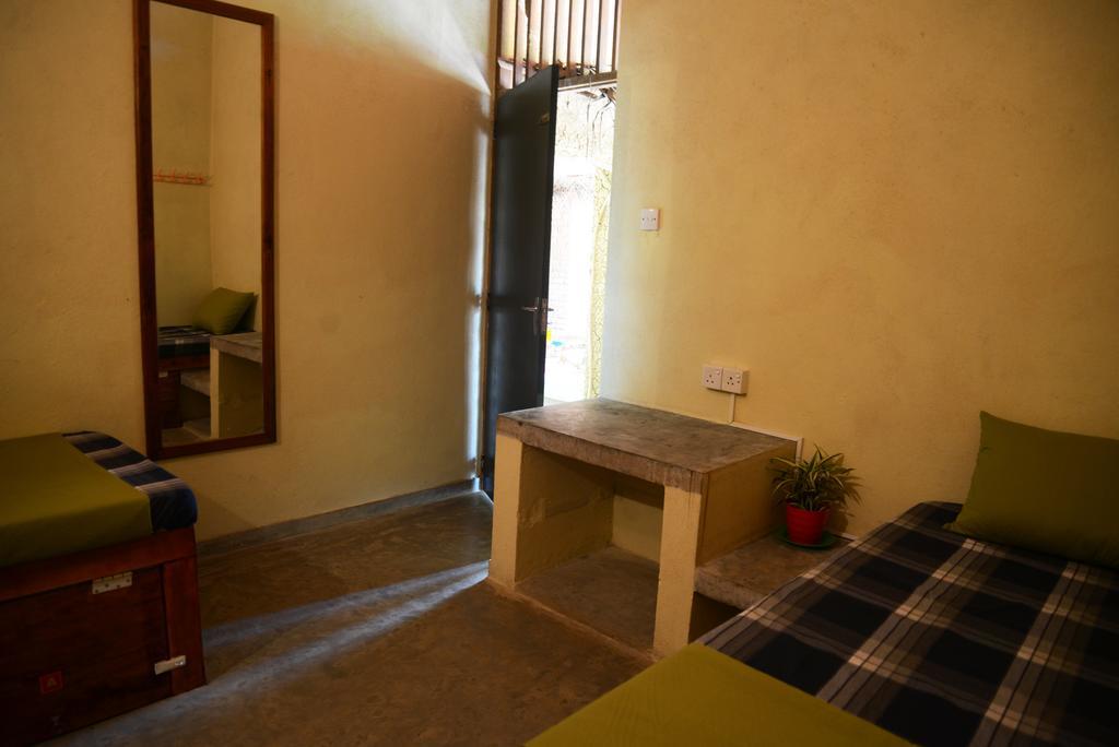 Jungle Beach Hostel Unawatuna Zimmer foto