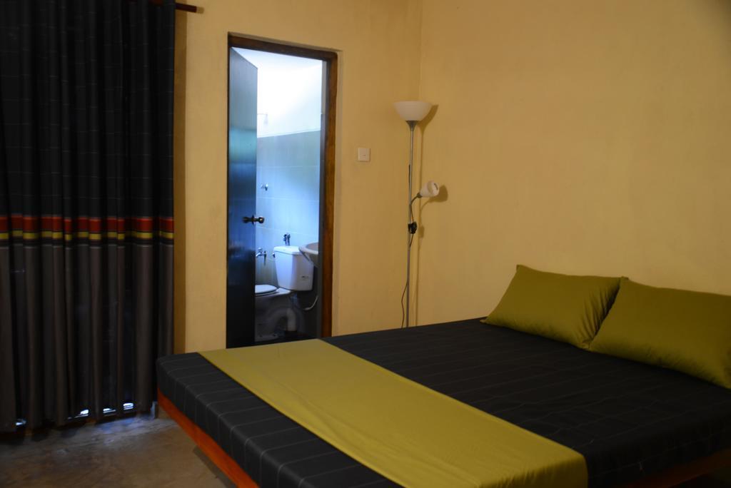 Jungle Beach Hostel Unawatuna Zimmer foto
