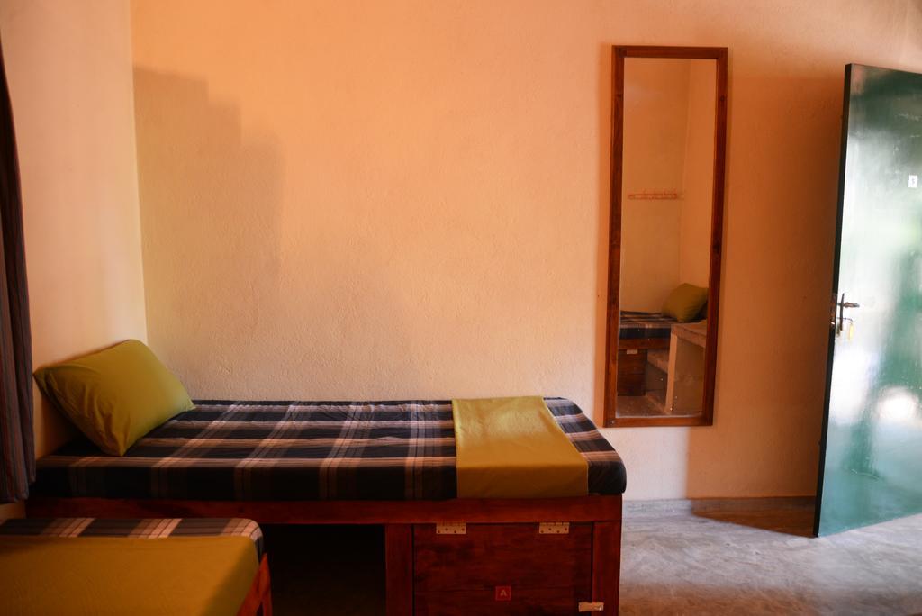 Jungle Beach Hostel Unawatuna Zimmer foto