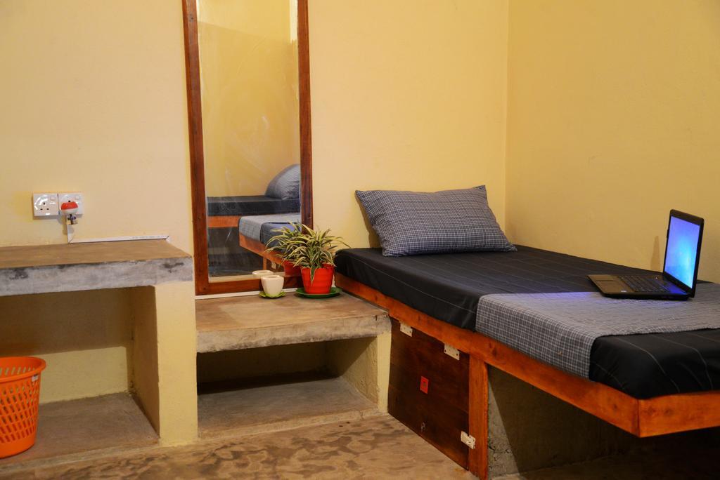 Jungle Beach Hostel Unawatuna Zimmer foto