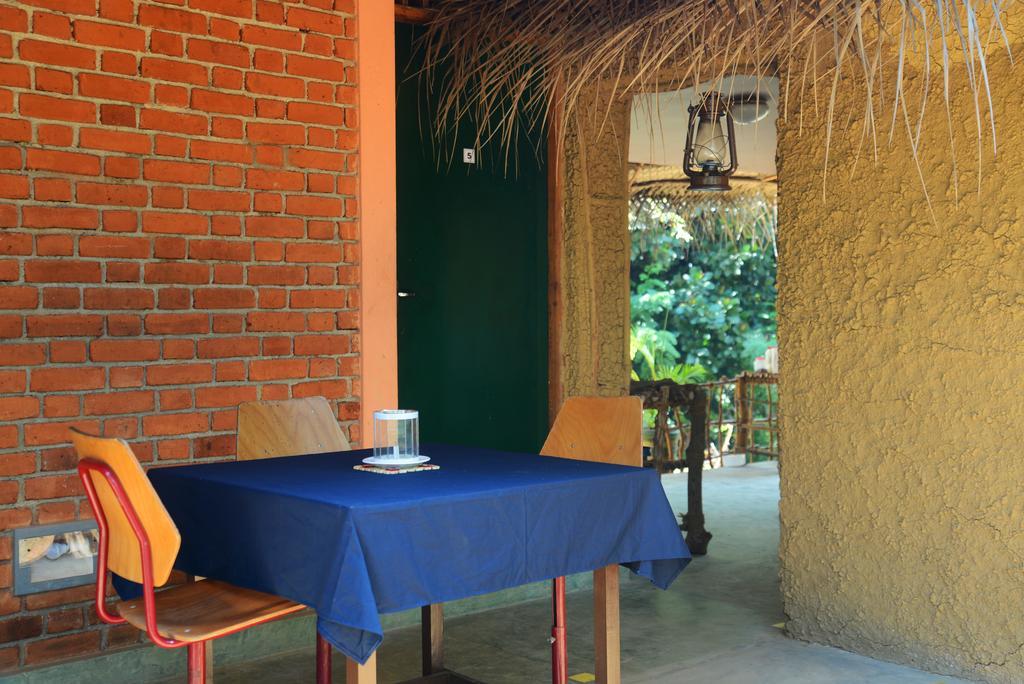 Jungle Beach Hostel Unawatuna Exterior foto
