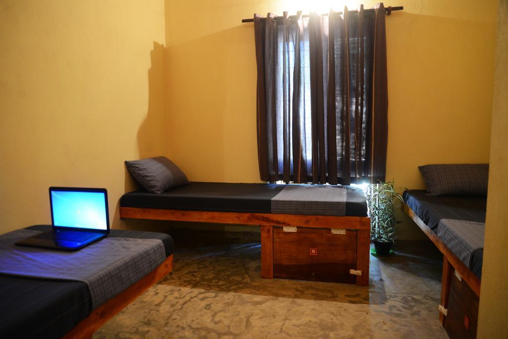 Jungle Beach Hostel Unawatuna Zimmer foto