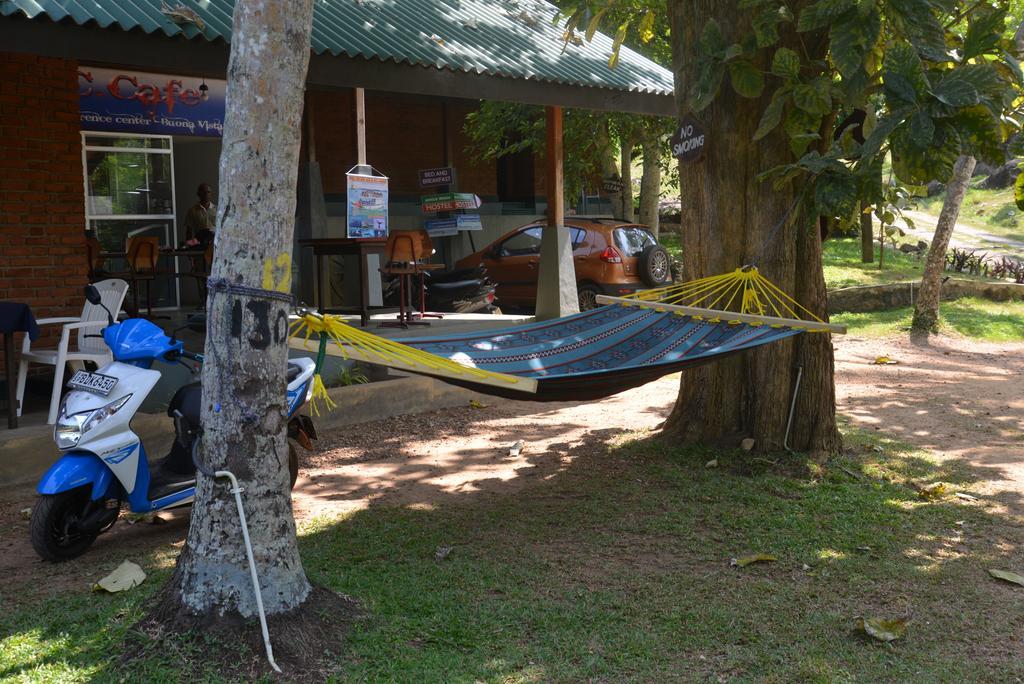 Jungle Beach Hostel Unawatuna Exterior foto